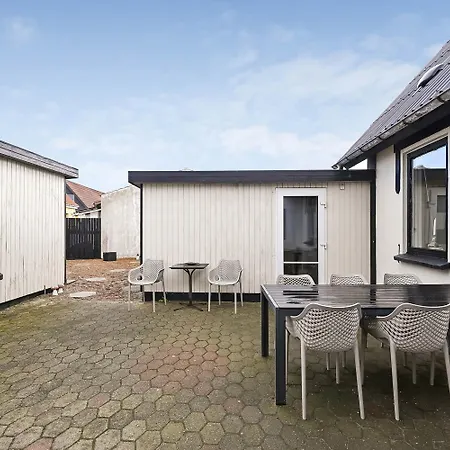 Skont Og Rummeligt I Autentiske Taet Pa Hav Og Sj1002